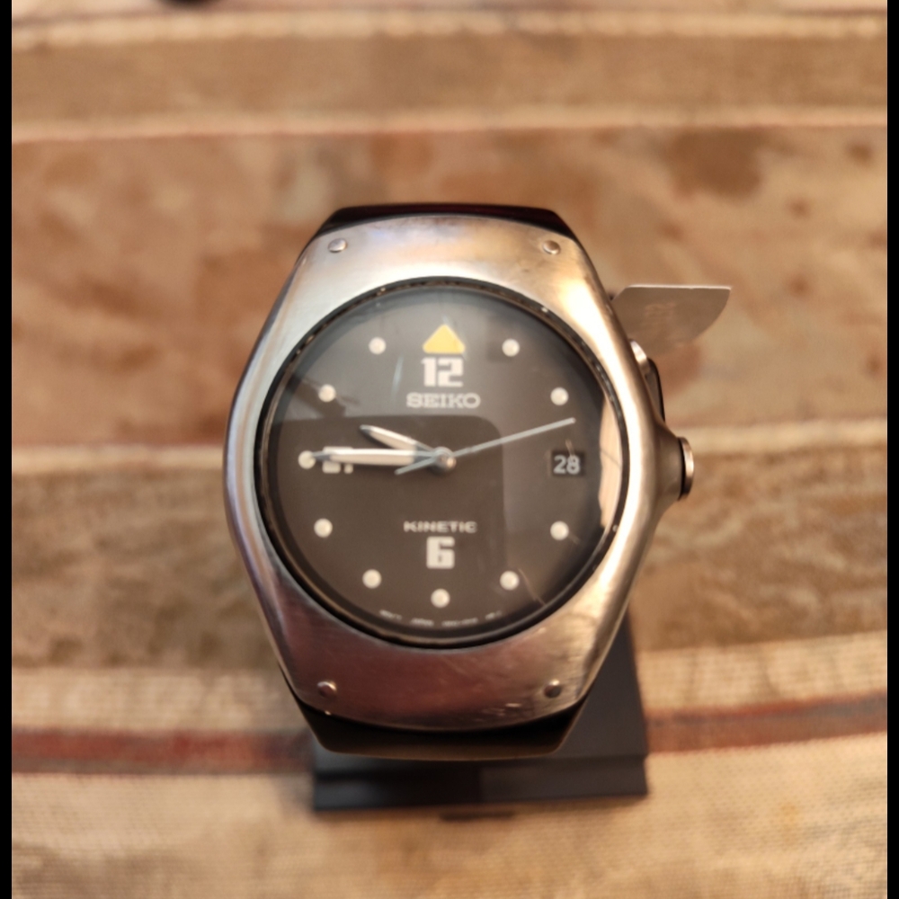Seiko Black and Silver Kinetic Watch